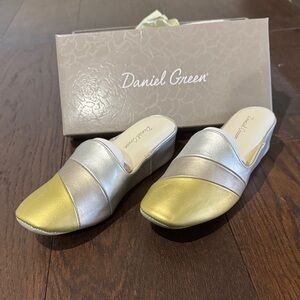 Daniel Green Women's Metallic Mules